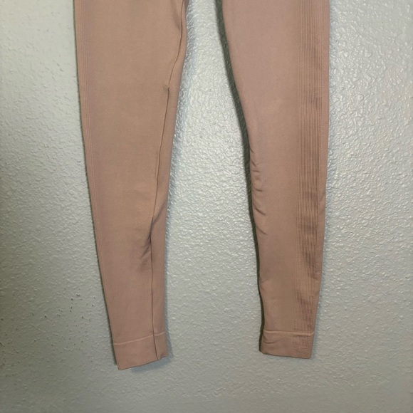 Set‎ Active Women's Lavender Ribbed Cropped Workout Leggings Size XS/Small - Picture 8 of 9